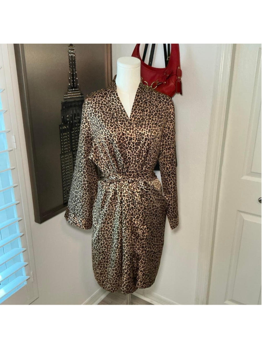 Morgan Taylor Intimates Leopard Print Satin Robe Size Medium